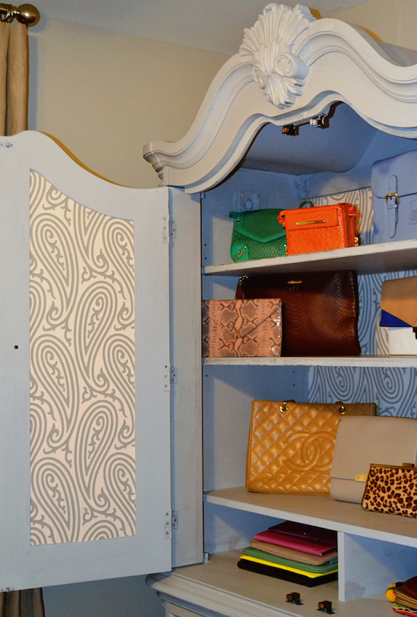 Armoire with wallpaper inside_2