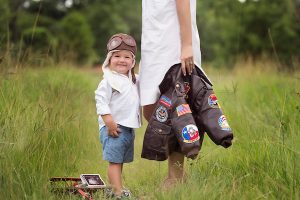 Caroline Knapp of HOUSE of HARPER announces baby #2 with a co-pilot photoshoot with her son, Knox.