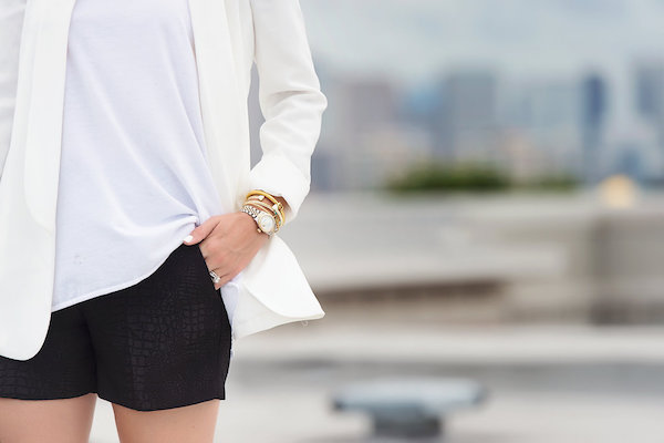 Caroline Knapp of HOUSE of HARPER wearing a casual summer black and white outfit.