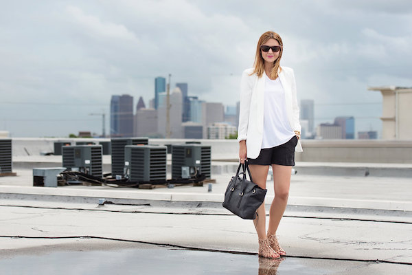 Caroline Knapp of HOUSE of HARPER wearing a casual summer black and white outfit.