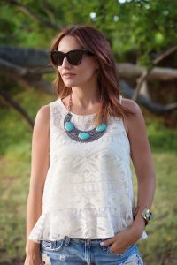 how to style a lace top and turquoise necklace.