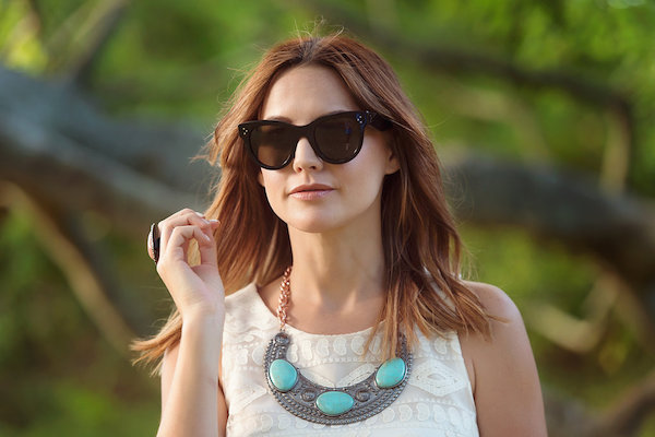 how to style a lace top and turquoise necklace.