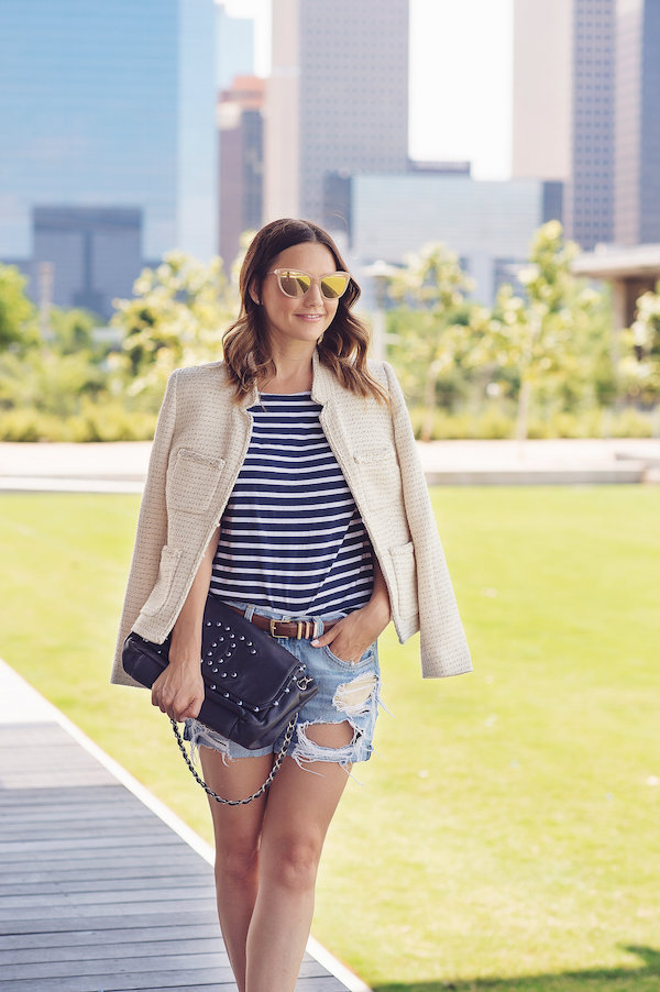 how to dress up a pair of distressed denim shorts