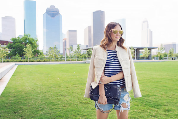 how to dress up a pair of distressed denim shorts
