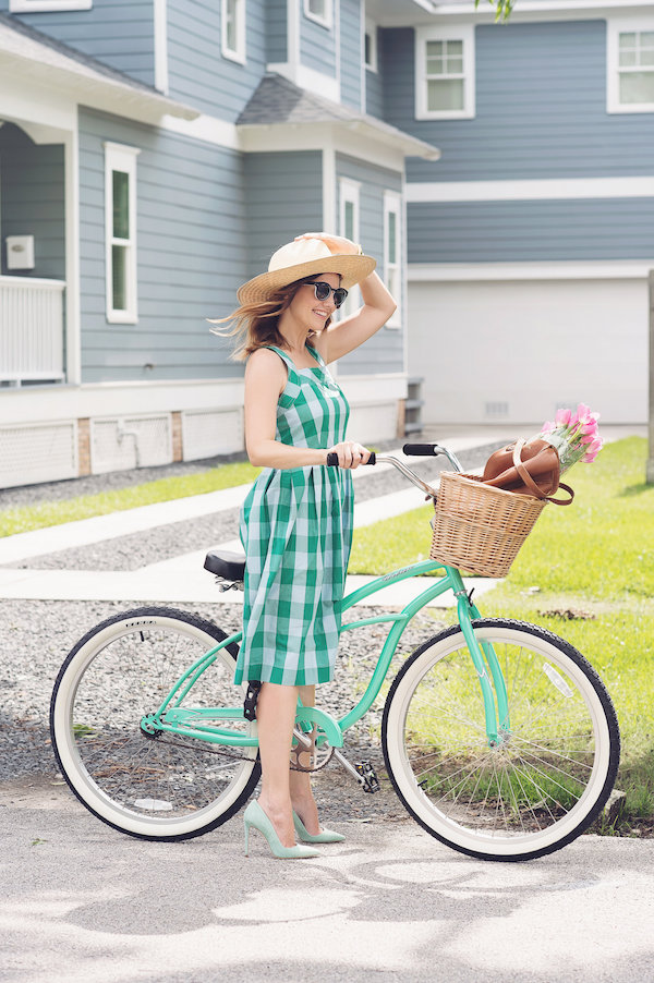 how to style a gingham dress for the summer
