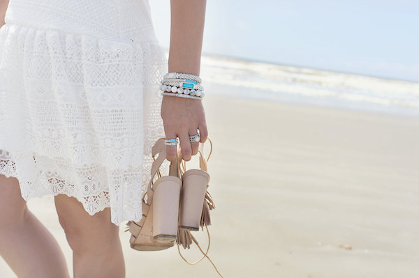 how to style a white dress for a day on the beach