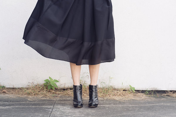 how to style a crop top with a midi skirt